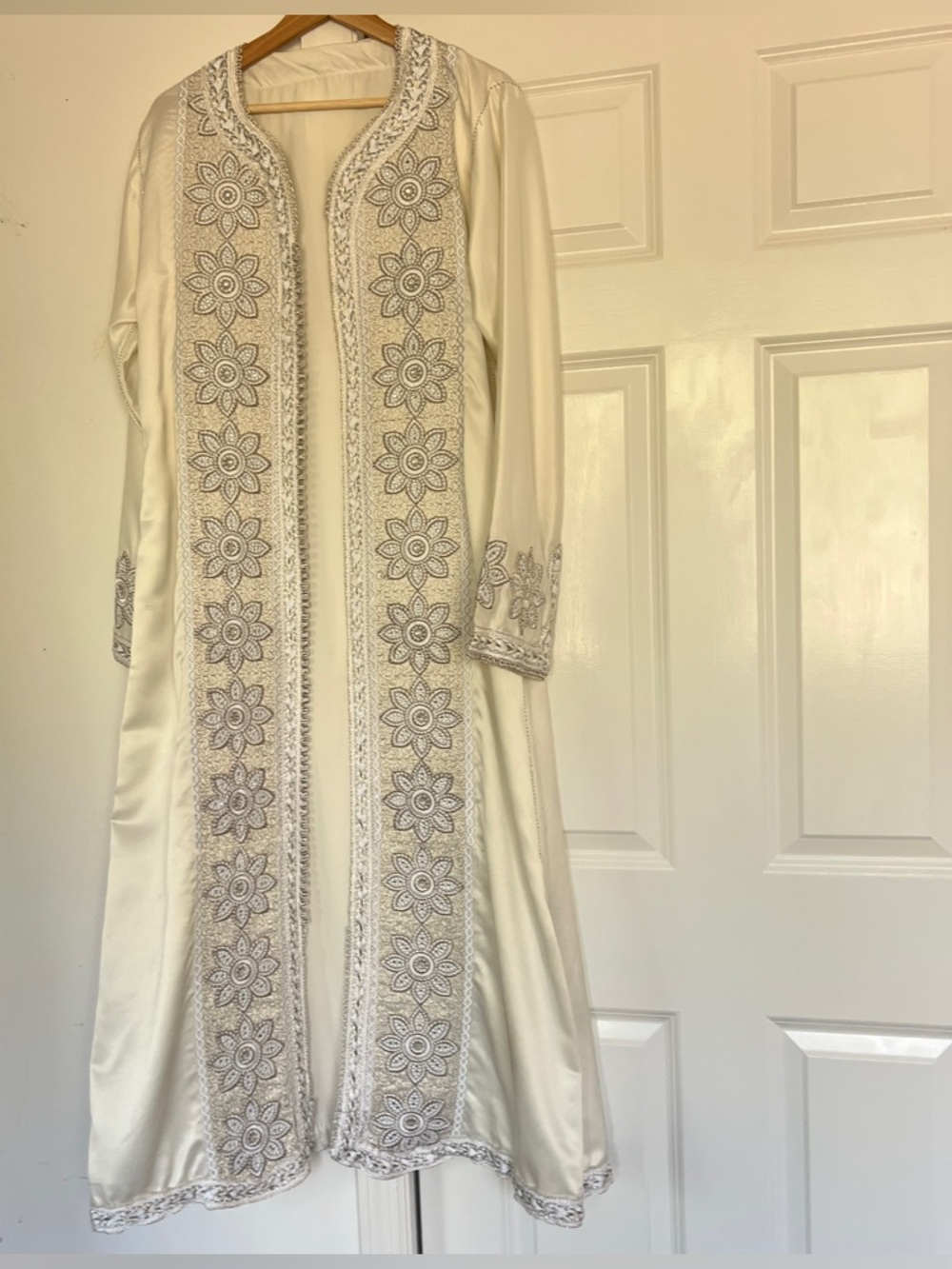 Vintage Silk Heavily Embroidered Kaftan/Duster/Robe Open Front Boho Resort Ivory - Picture 2 of 11